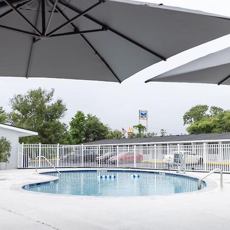 Golden Isles Inn & Suites Brunswick Esterno foto