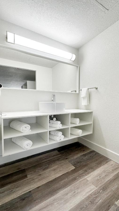 Golden Isles Inn & Suites Brunswick Esterno foto