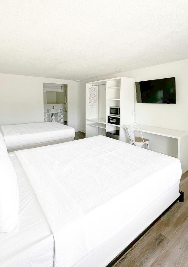 Golden Isles Inn & Suites Brunswick Esterno foto