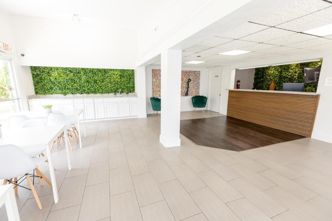 Golden Isles Inn & Suites Brunswick Esterno foto