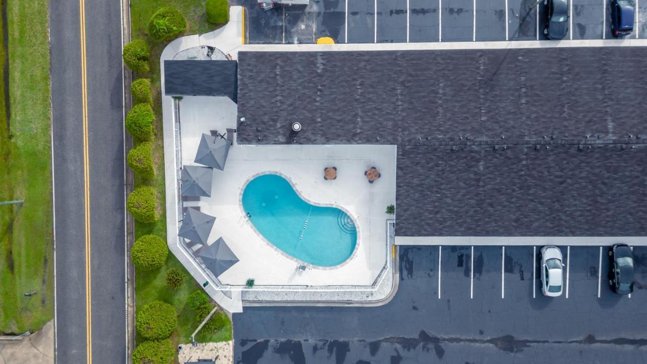 Golden Isles Inn & Suites Brunswick Esterno foto