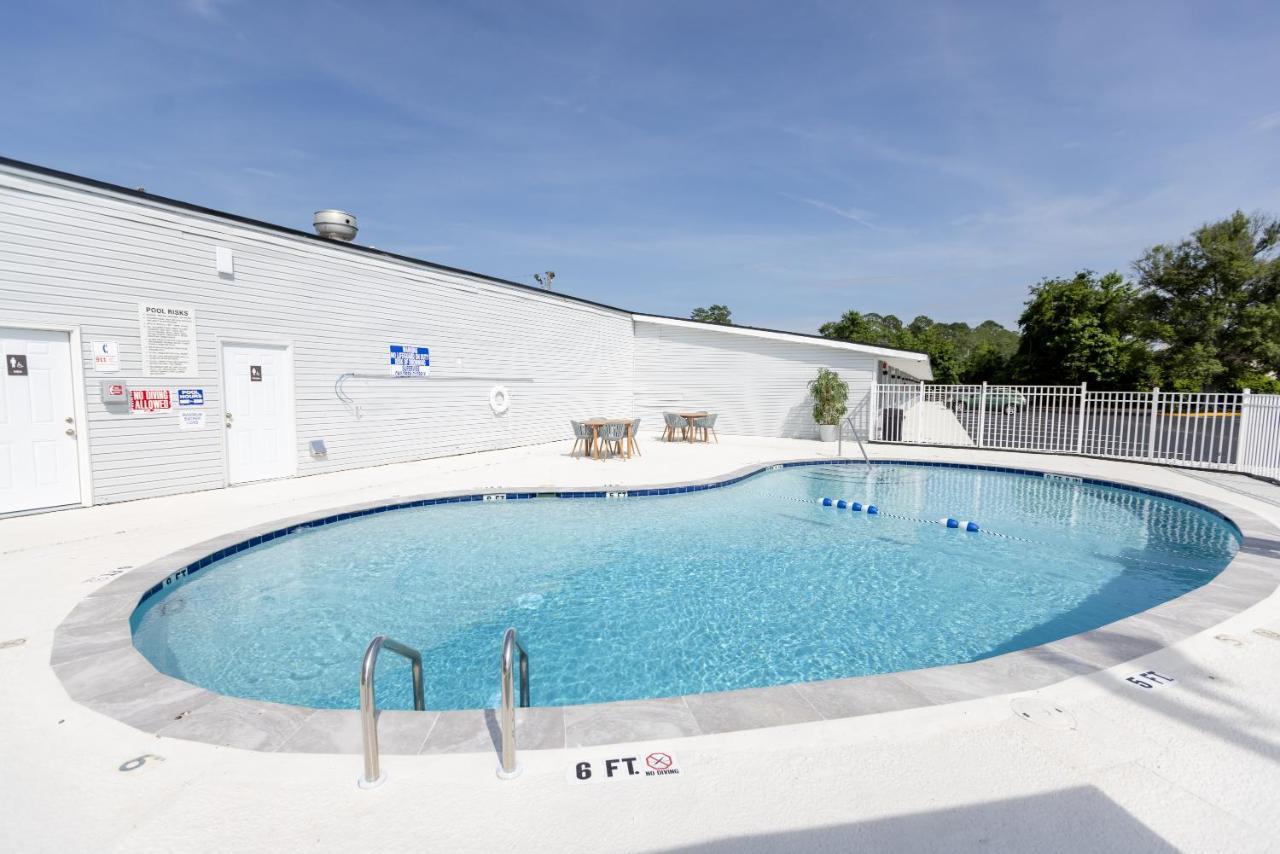 Golden Isles Inn & Suites Brunswick Esterno foto