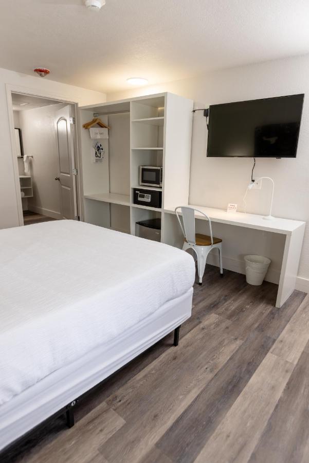 Golden Isles Inn & Suites Brunswick Esterno foto