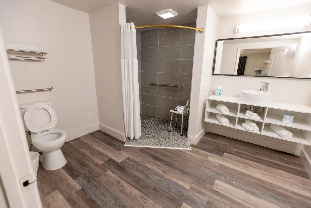 Golden Isles Inn & Suites Brunswick Esterno foto