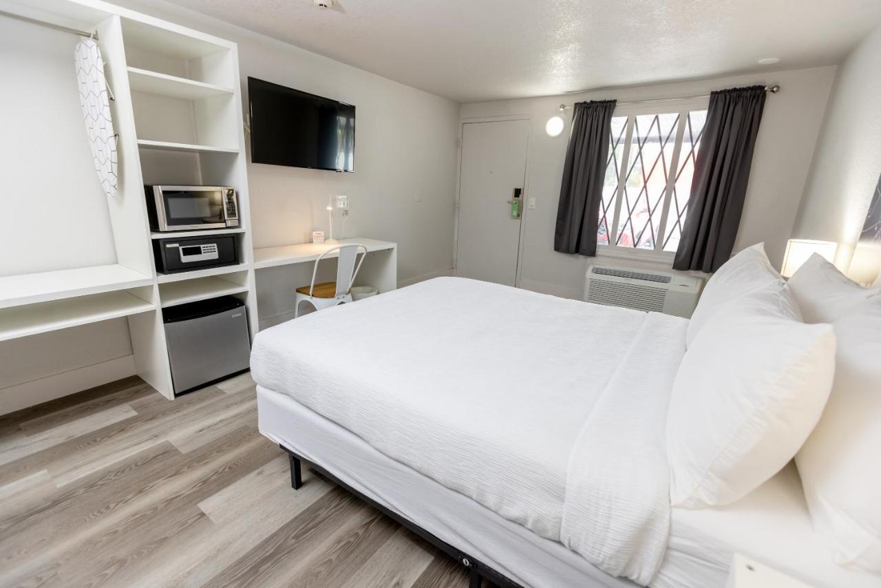 Golden Isles Inn & Suites Brunswick Esterno foto