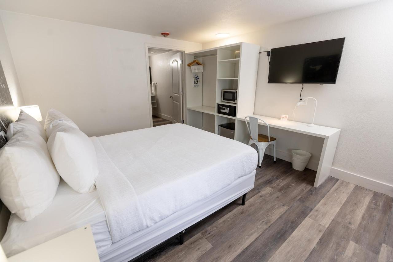 Golden Isles Inn & Suites Brunswick Esterno foto