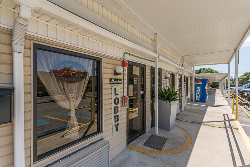 Golden Isles Inn & Suites Brunswick Esterno foto