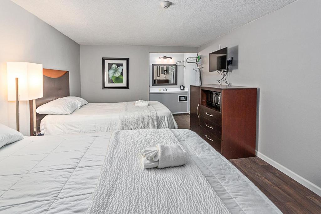 Golden Isles Inn & Suites Brunswick Esterno foto