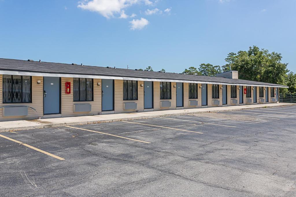 Golden Isles Inn & Suites Brunswick Esterno foto