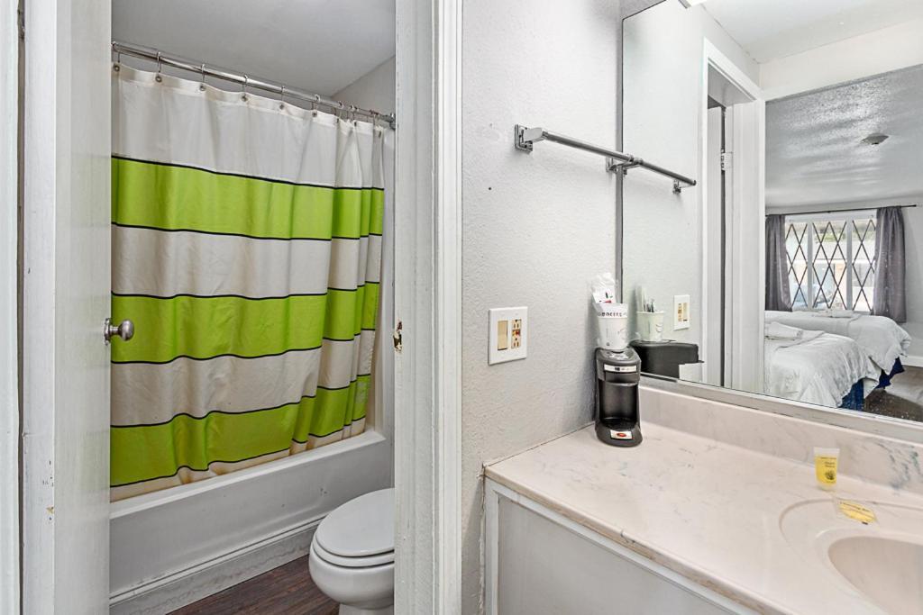 Golden Isles Inn & Suites Brunswick Esterno foto